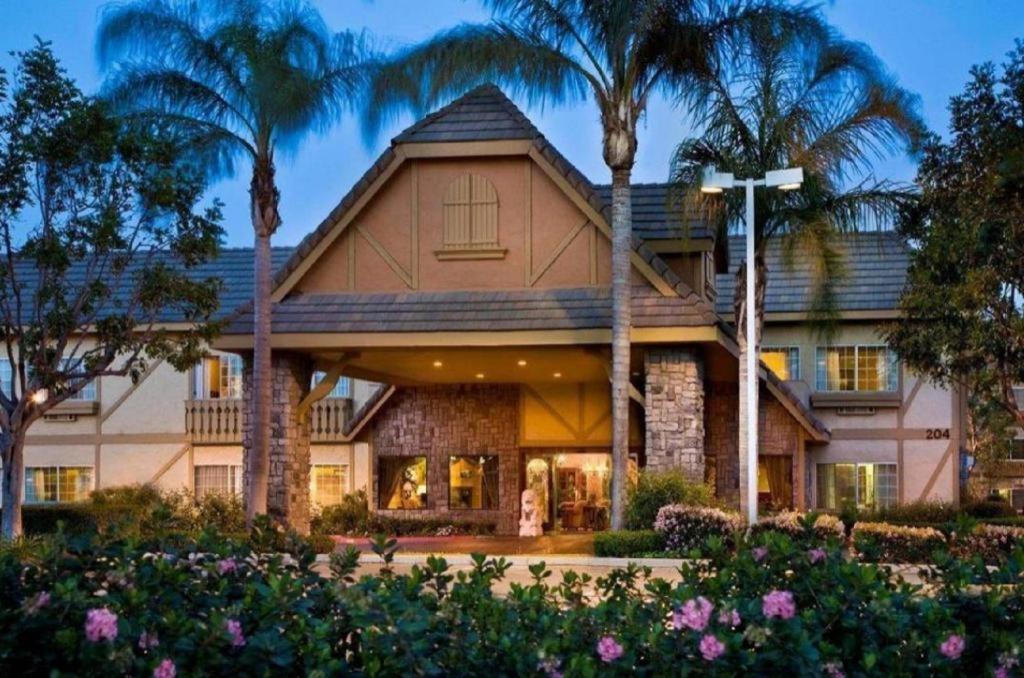 Folk Inn Ontario Airport photo 1