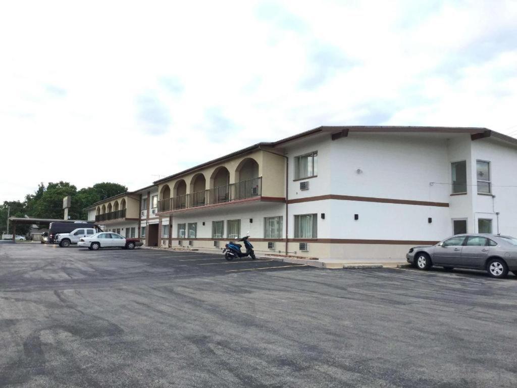 America's Best Inn Urbana Champaign photo 1