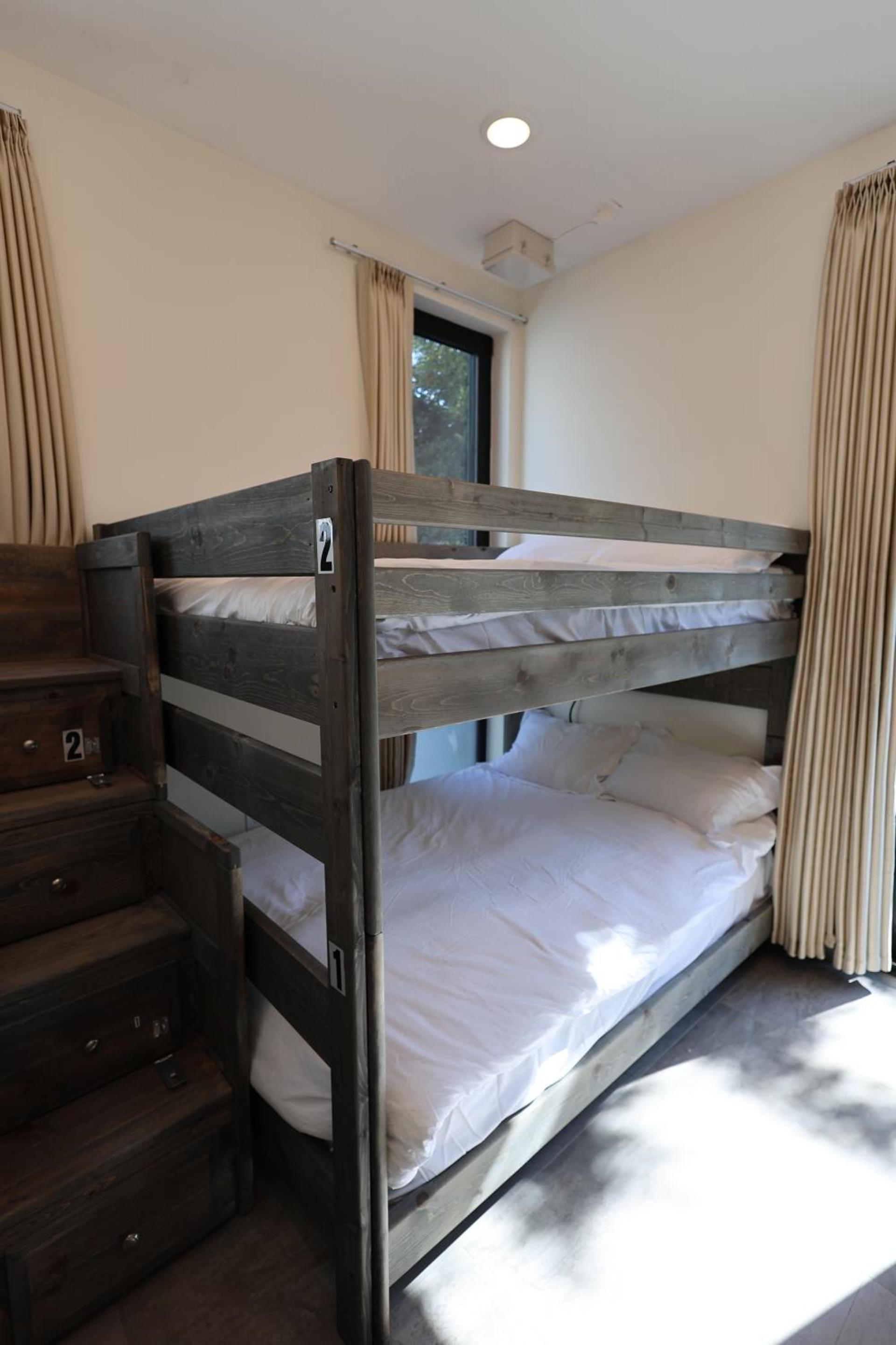 WestLA Hostel Full Bed photo 7