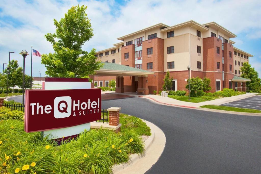 The Q Hotel & Suites photo 1