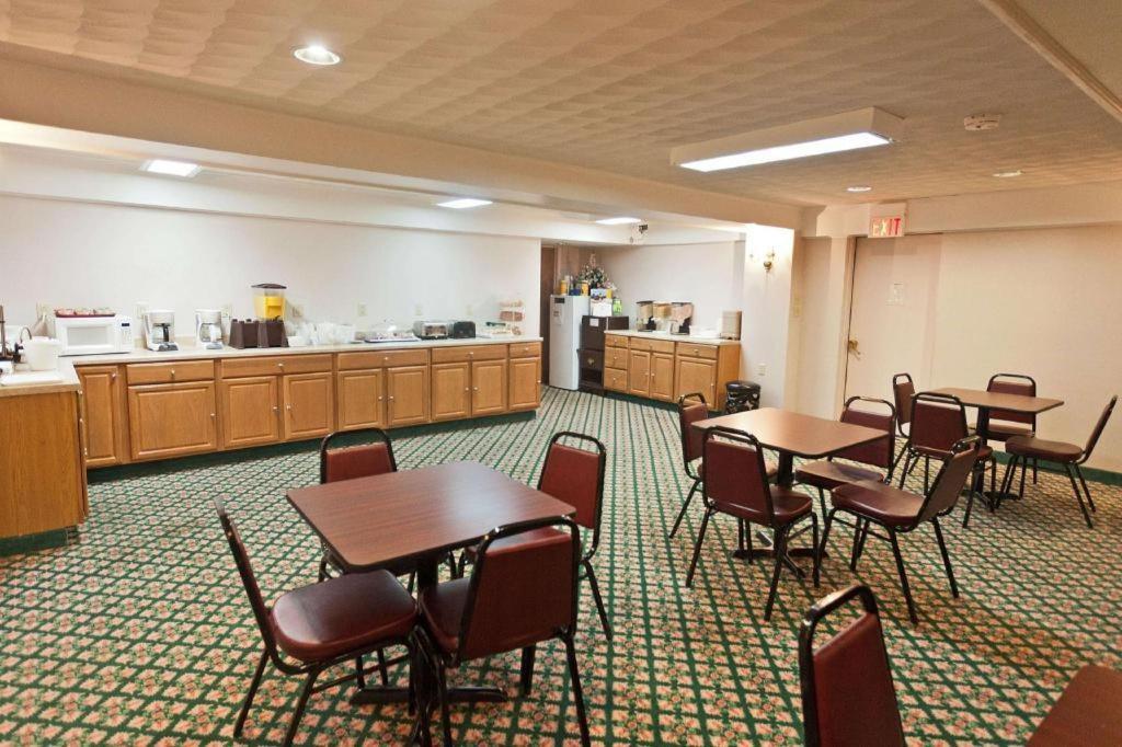 Baymont by Wyndham Lake George photo 4