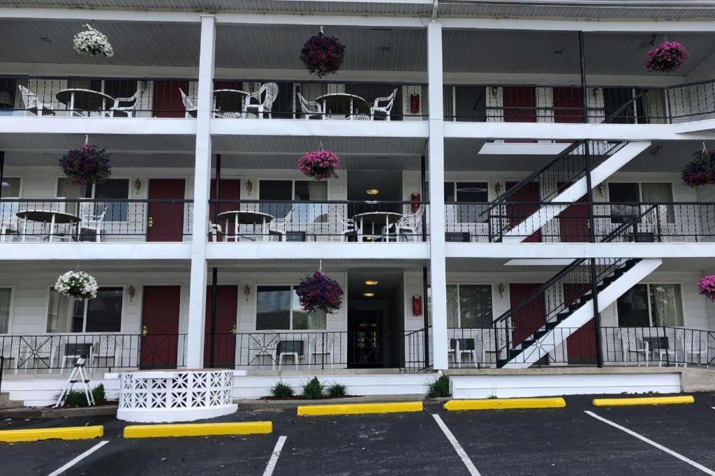 Baymont by Wyndham Lake George photo 10
