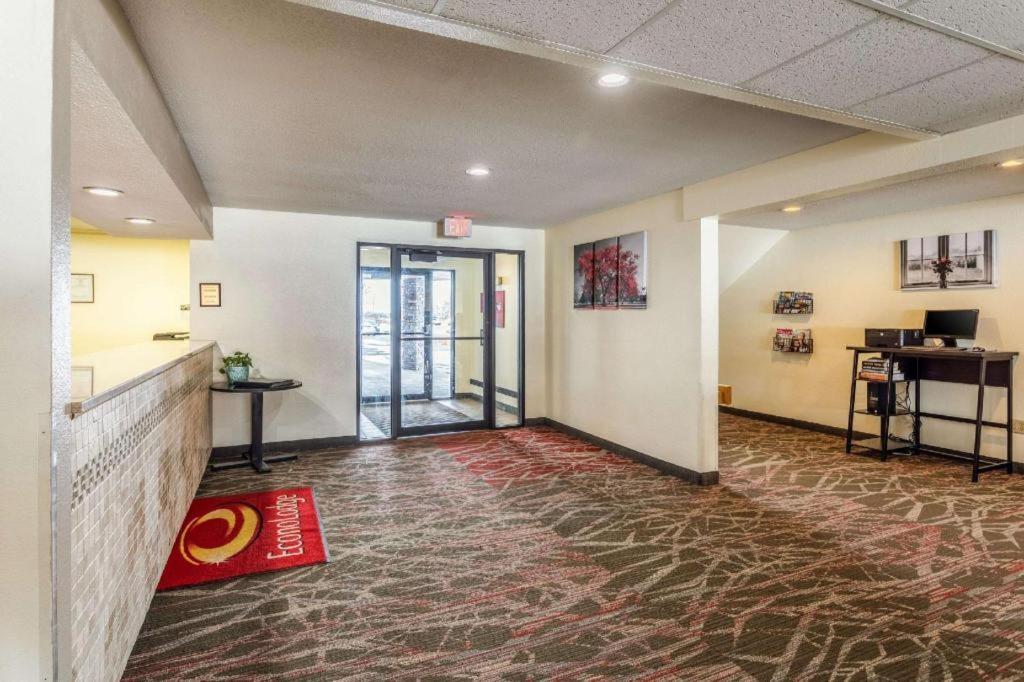 Econo Lodge photo 2