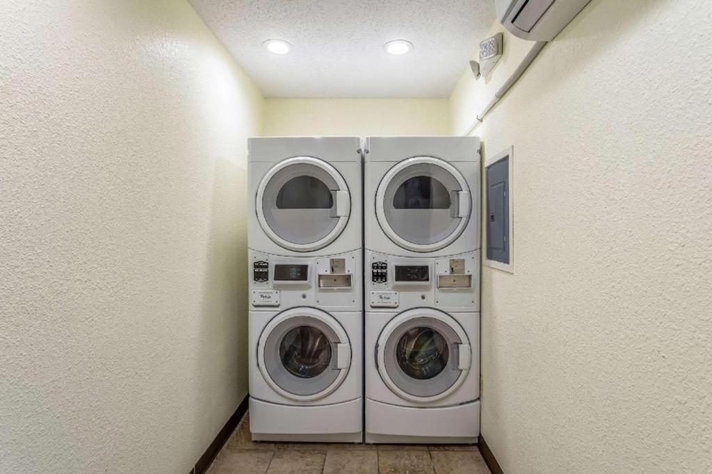 Econo Lodge photo 10