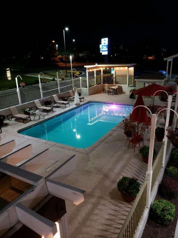 Airport Inn photo 2