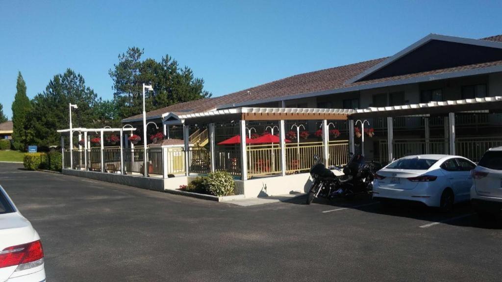 Airport Inn photo 4