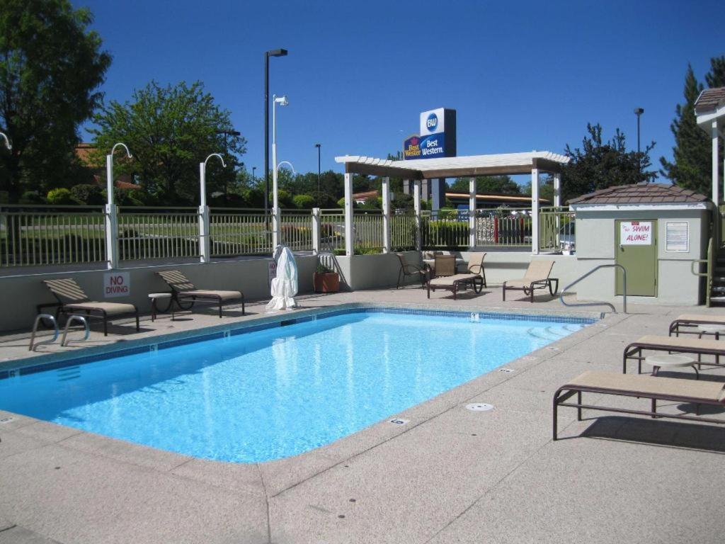 Airport Inn photo 7