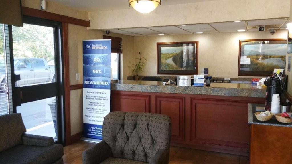 Airport Inn photo 11