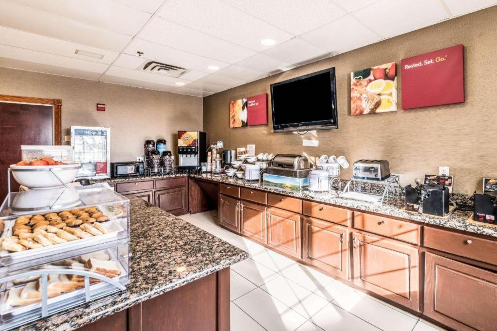 Comfort Suites photo 13