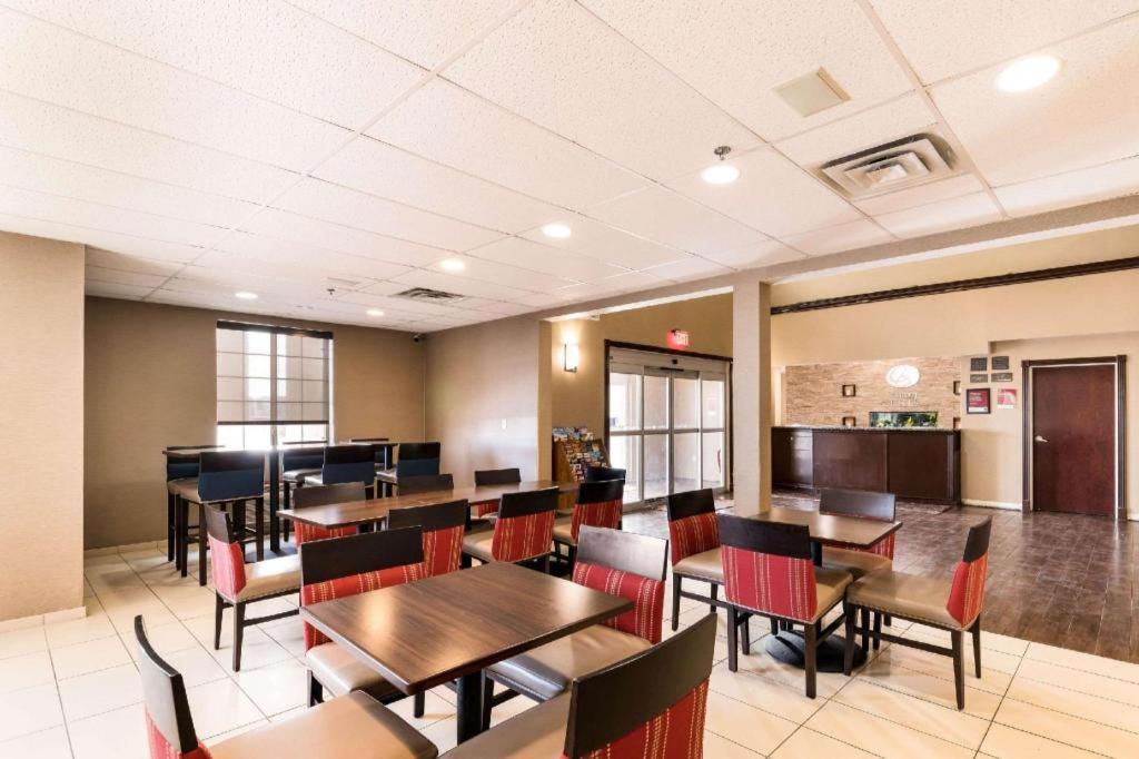 Comfort Suites photo 19