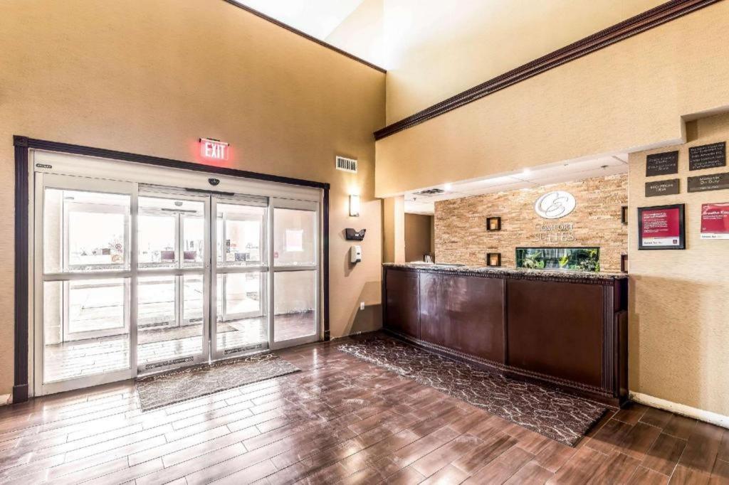 Comfort Suites photo 20