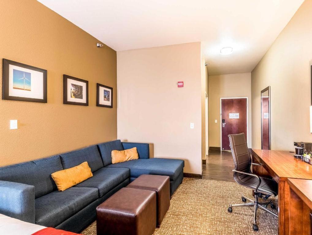 Comfort Suites photo 7