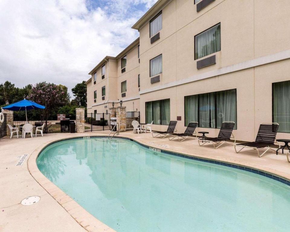 Quality Suites photo 3