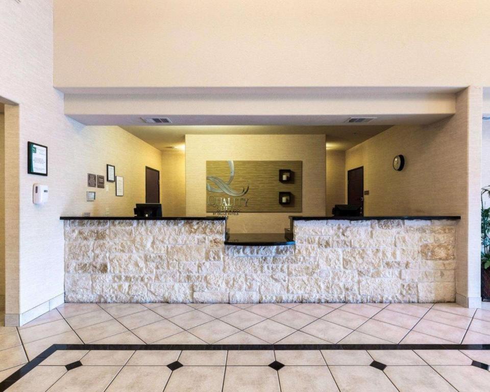 Quality Suites photo 21