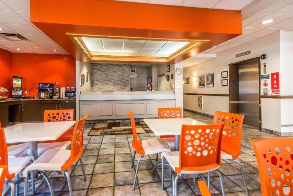 Econo Lodge Johnstown Downtown photo 5