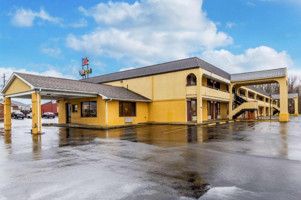 Econo Lodge photo 4