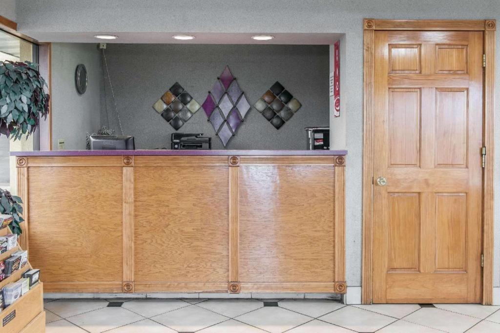 Econo Lodge photo 9