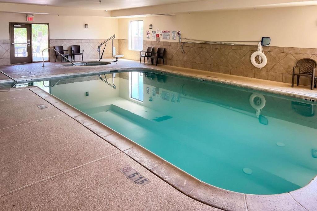 Comfort Inn and Suites Thatcher photo 9