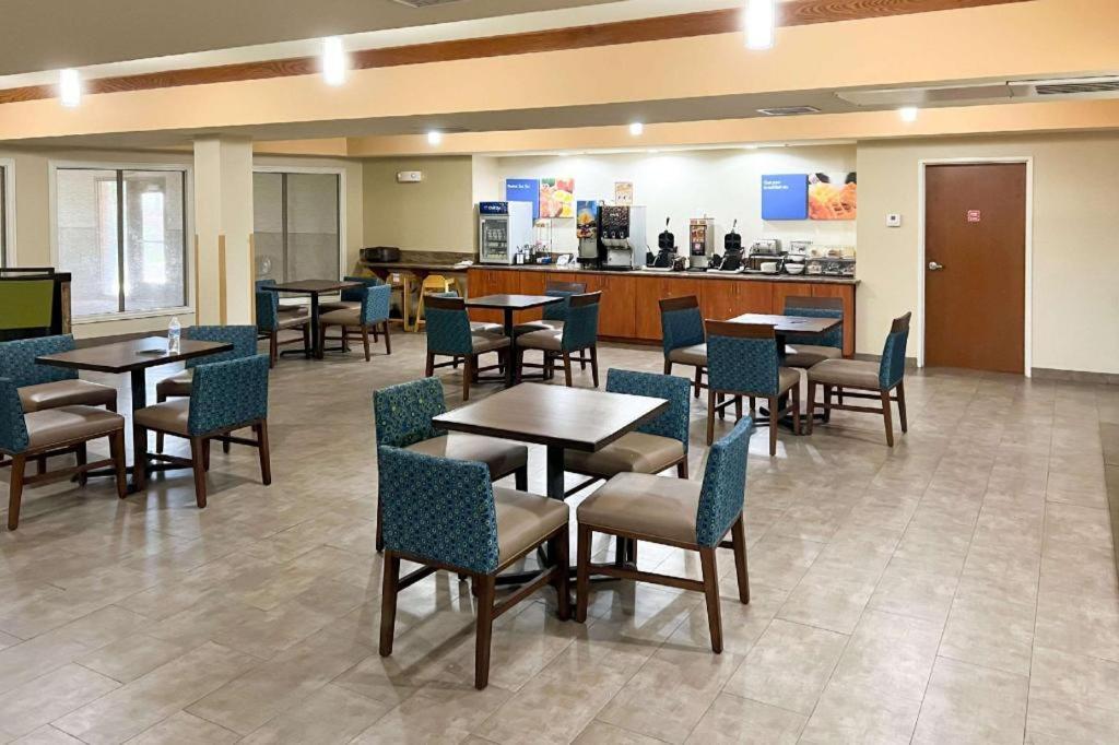 Comfort Inn and Suites Thatcher photo 12