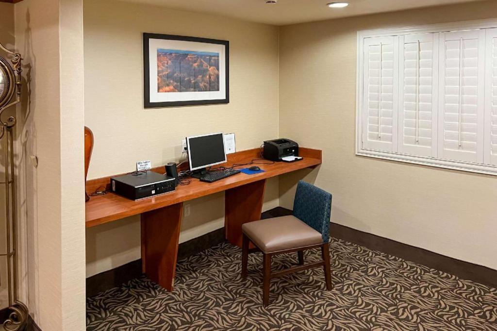 Comfort Inn and Suites Thatcher photo 18