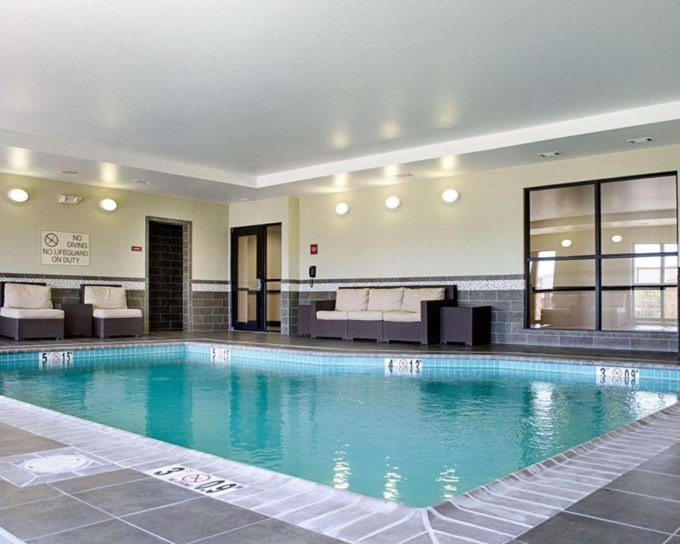 Comfort Suites photo 2