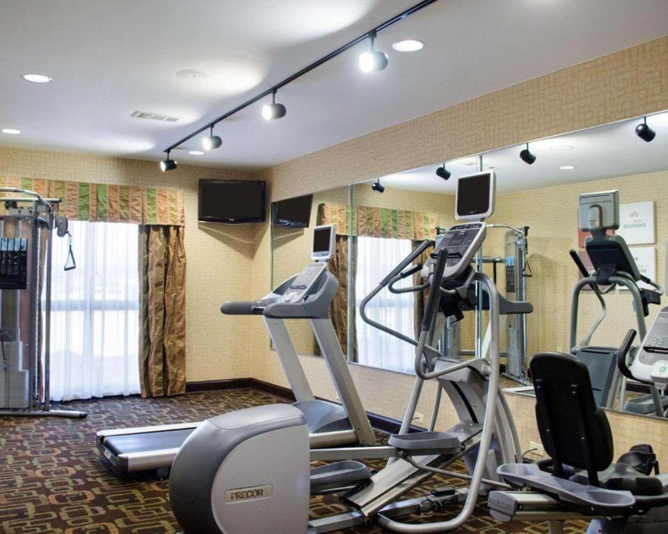Comfort Suites photo 12