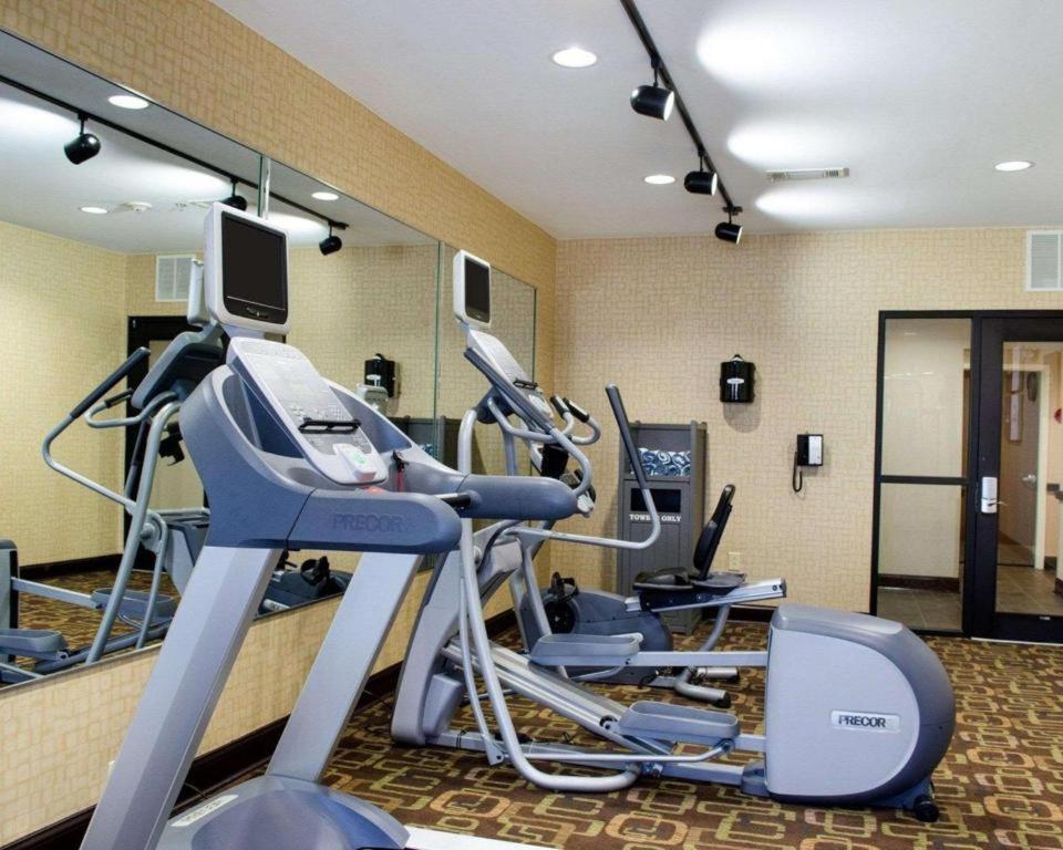 Comfort Suites photo 13