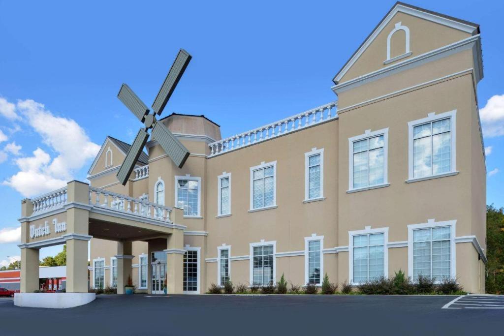 Quality Inn Dutch Inn photo 1