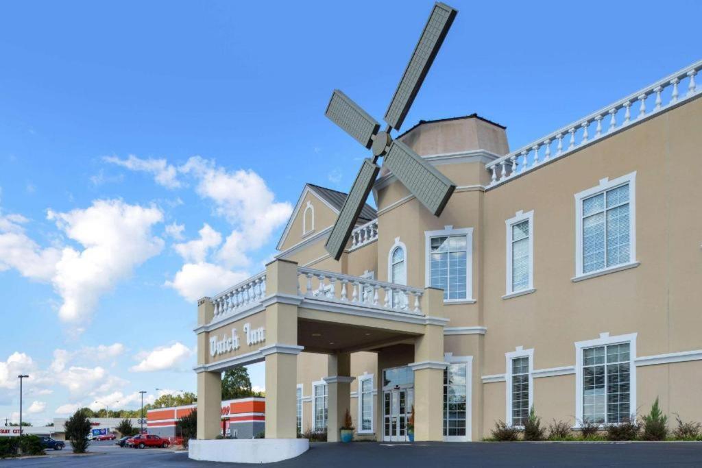 Quality Inn Dutch Inn photo 10