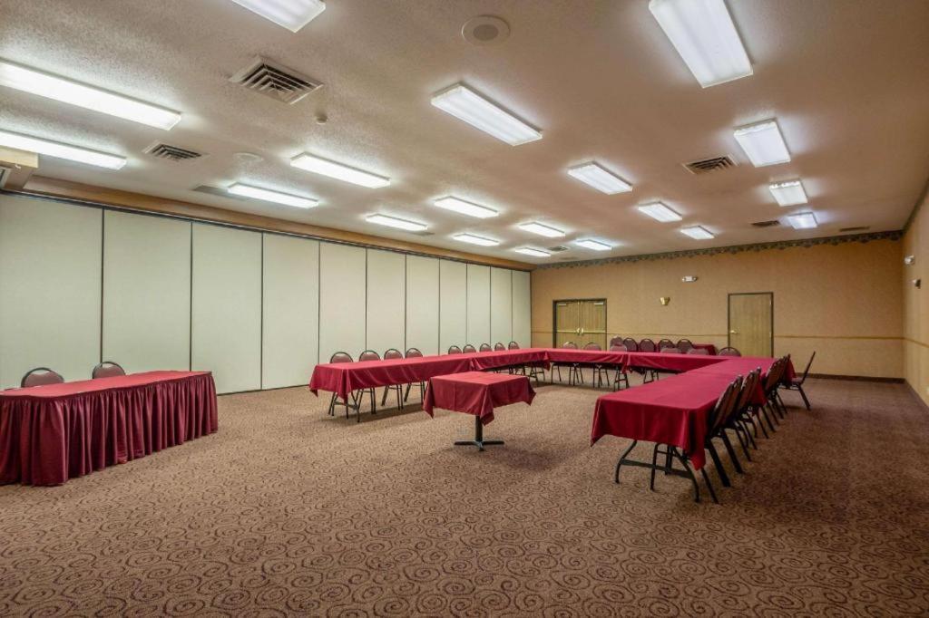 Quality Inn Mineral Point photo 11