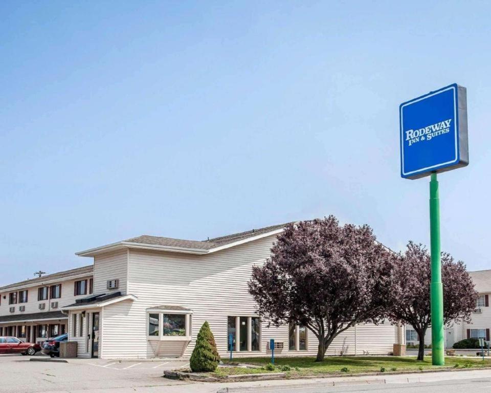 Rodeway Inn & Suites photo 5