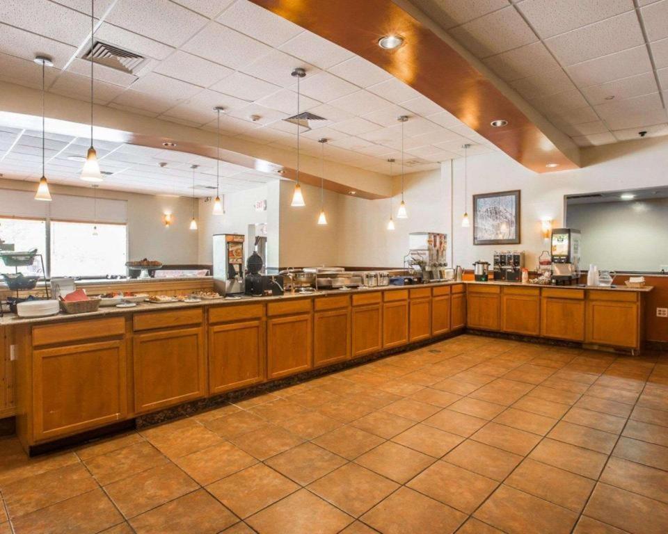 Quality Inn & Conference Center photo 7