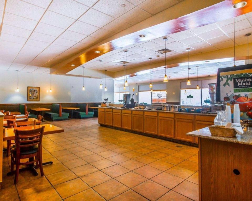 Quality Inn & Conference Center photo 17