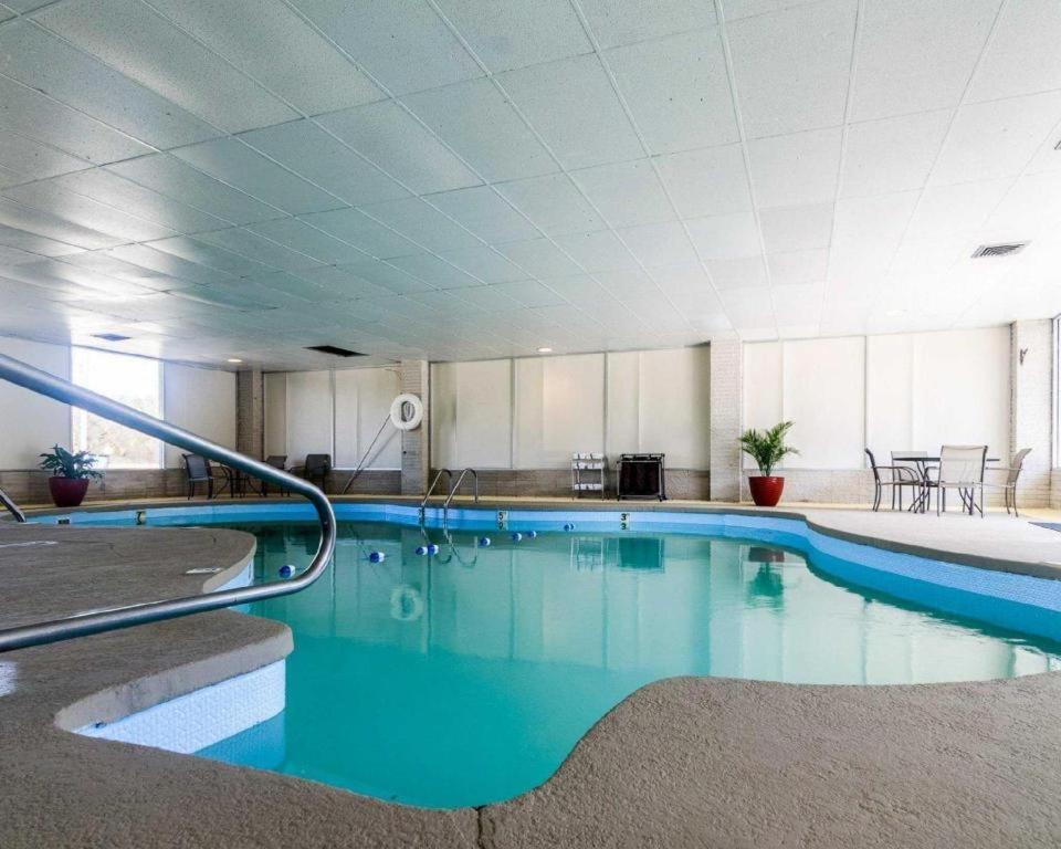 SureStay Hotel photo 2