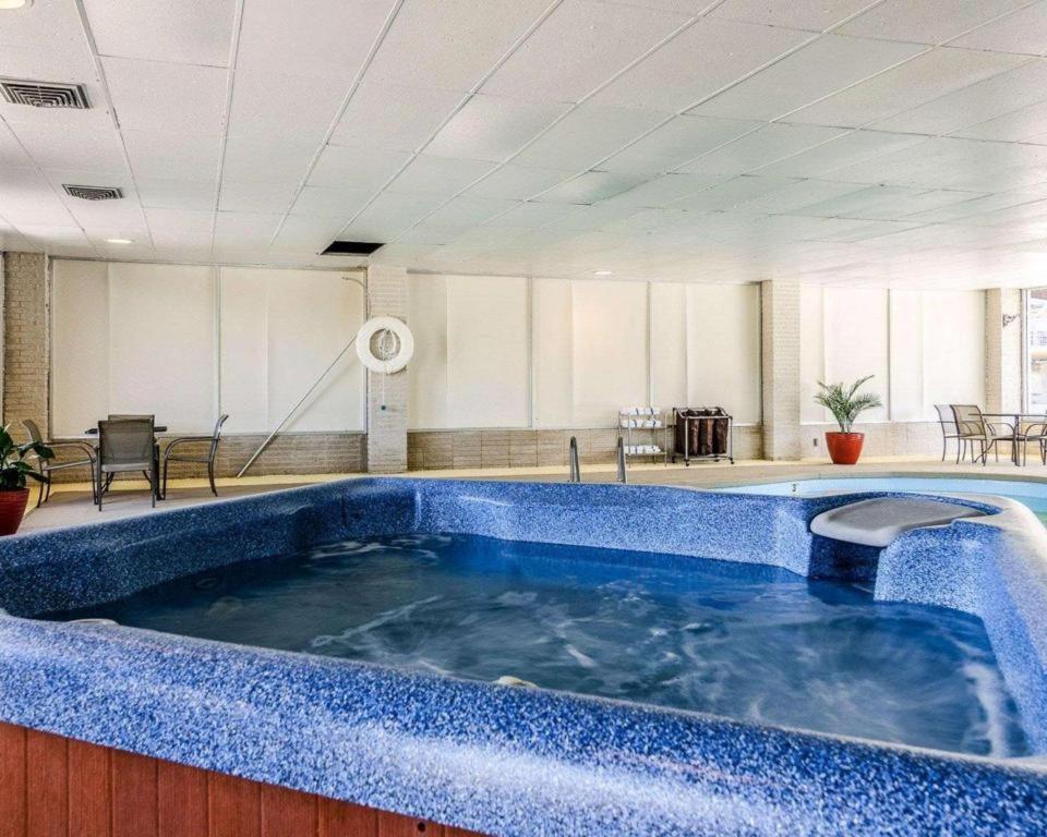 SureStay Hotel photo 3
