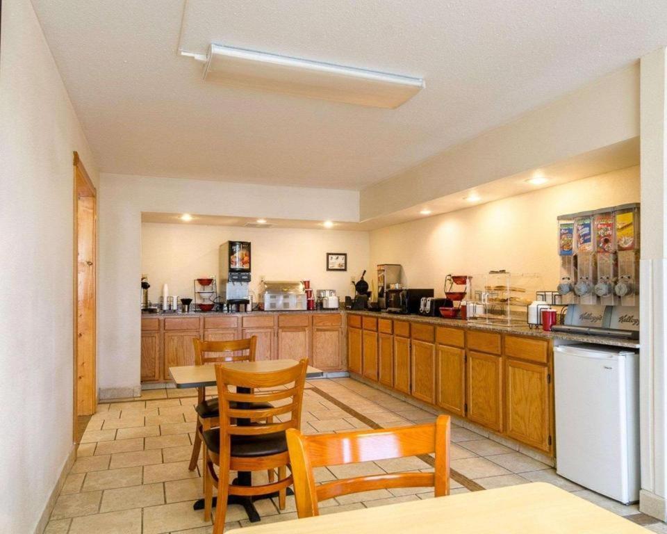 SureStay Hotel photo 4