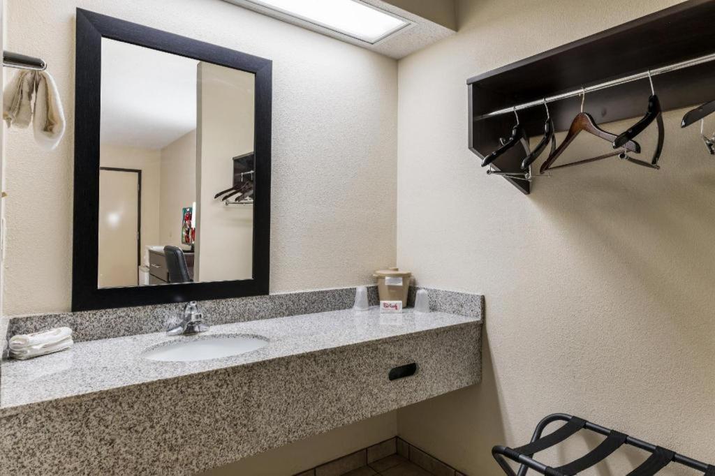 Red Roof Inn Lexington, NC photo 6