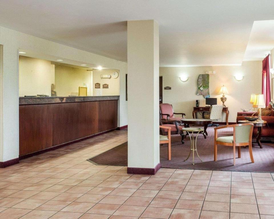 Rodeway Inn photo 4