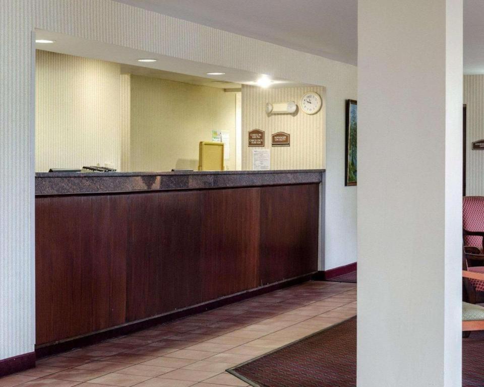 Rodeway Inn photo 6