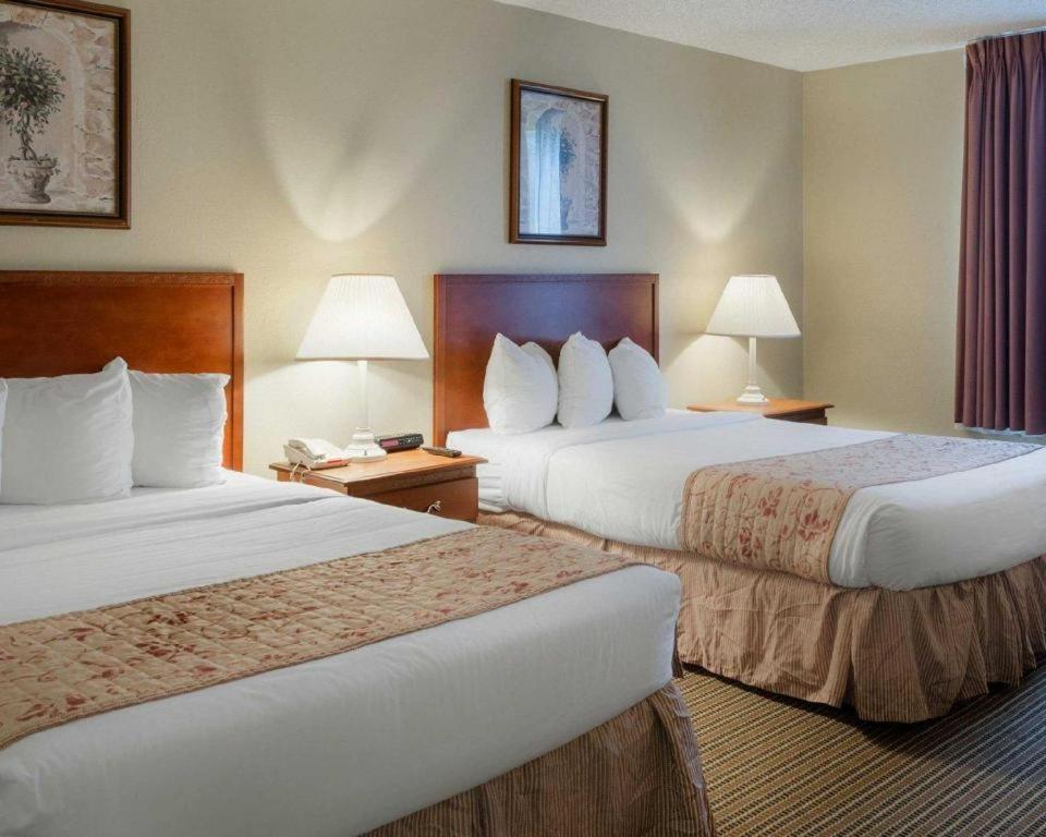 Rodeway Inn photo 17