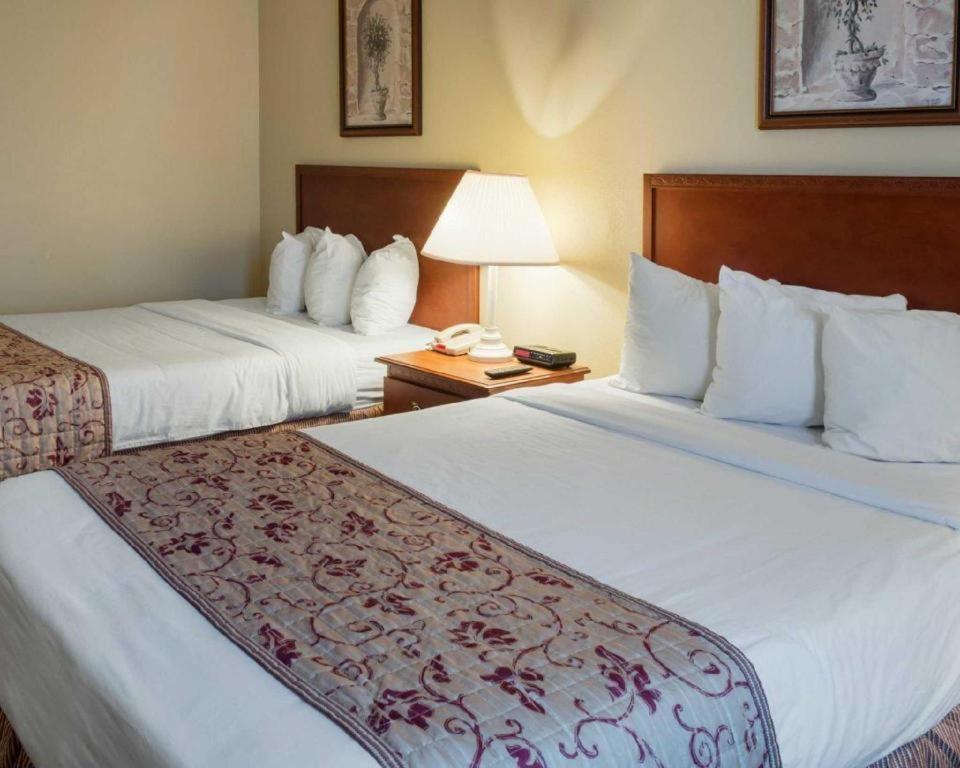 Rodeway Inn photo 8