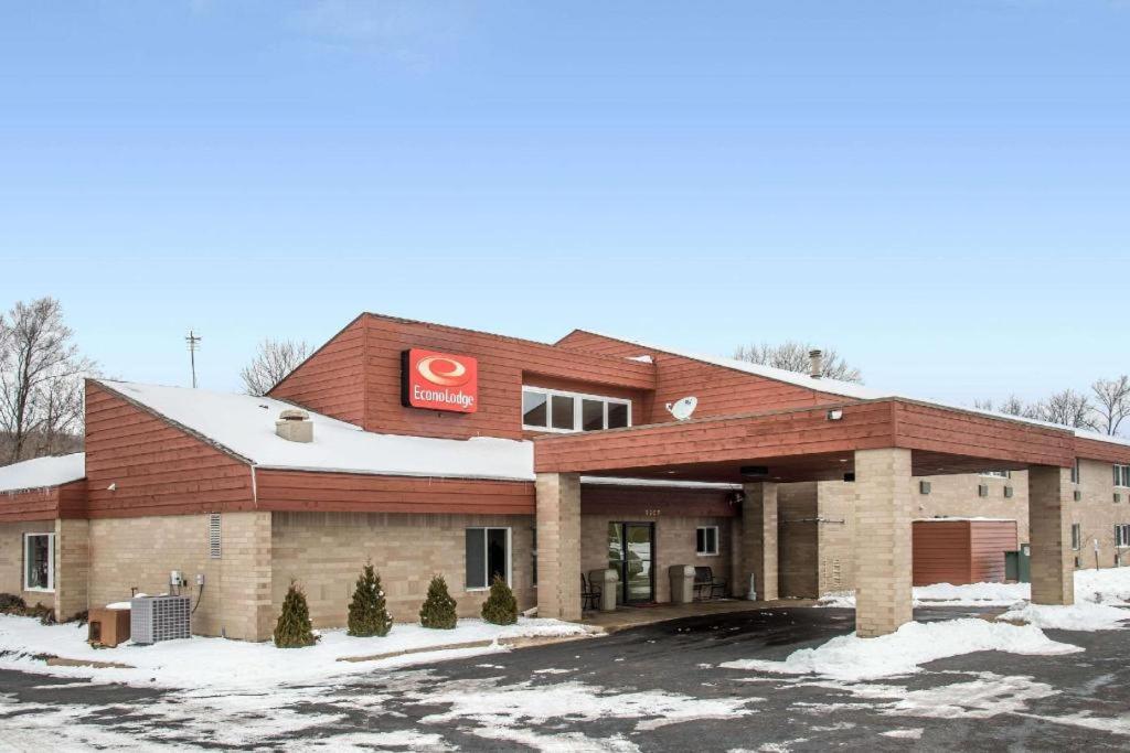 Econo Lodge — hotel in River Falls