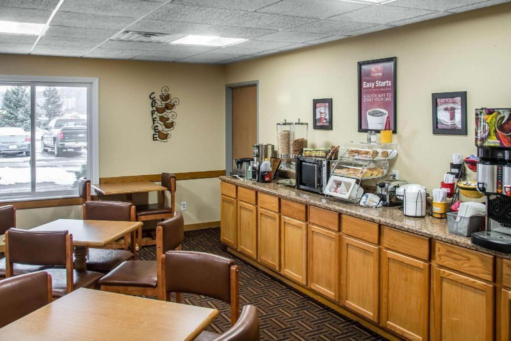 Econo Lodge photo 34