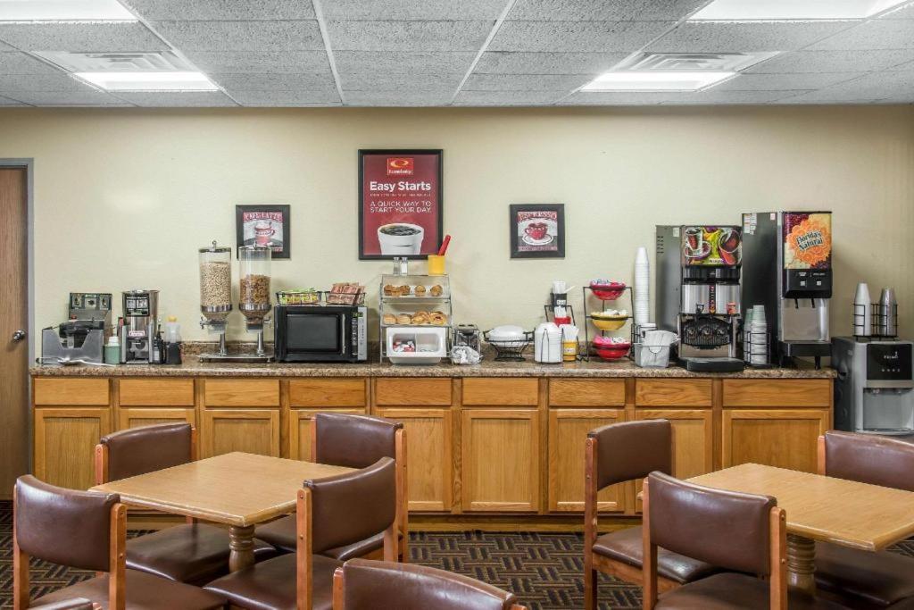 Econo Lodge photo 4