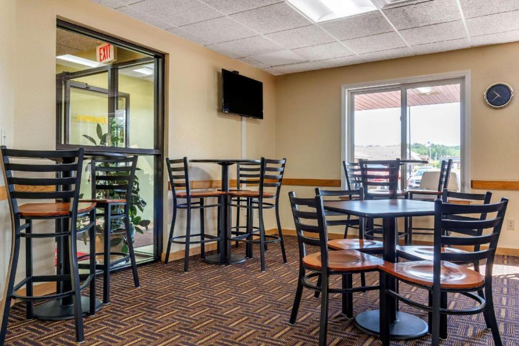 Econo Lodge photo 5