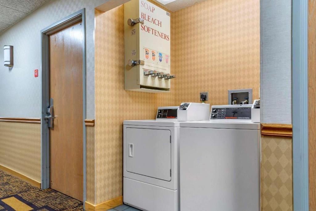 Econo Lodge photo 9