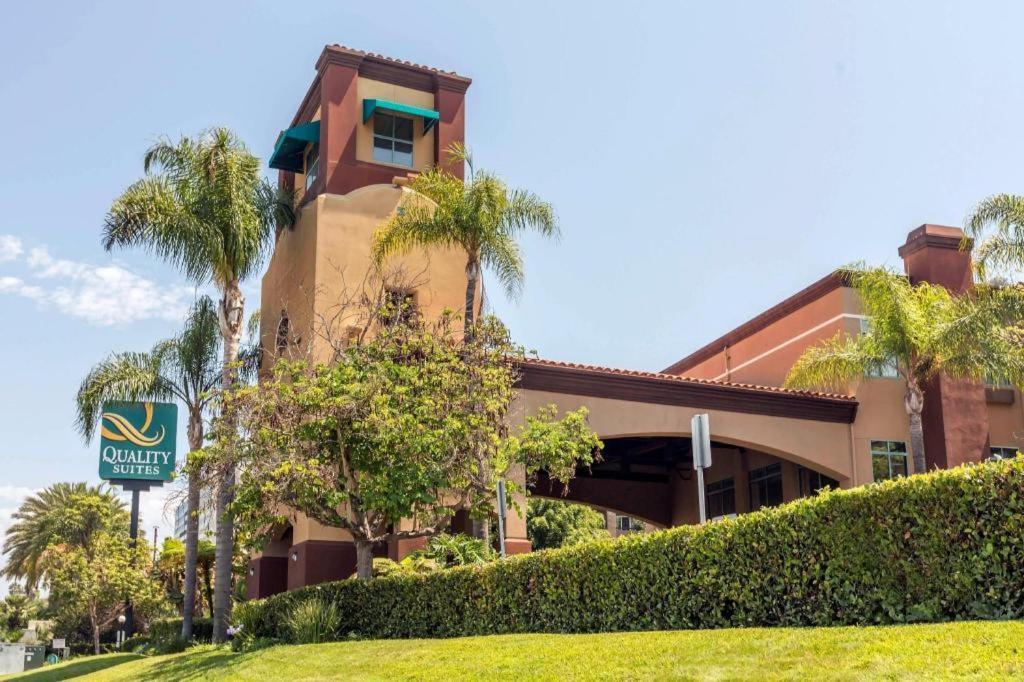 Ramada Suites by Wyndham San Diego photo 1