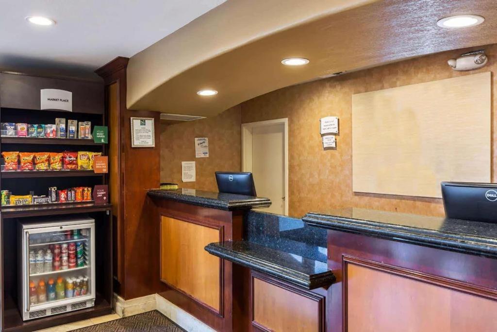 Ramada Suites by Wyndham San Diego photo 5