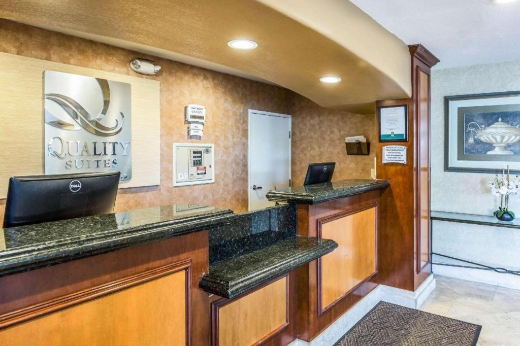 Ramada Suites by Wyndham San Diego photo 7
