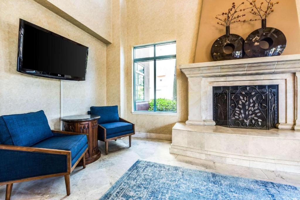 Ramada Suites by Wyndham San Diego photo 10
